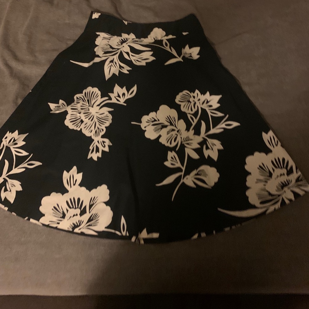 Black and whit flower dress